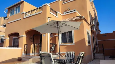 Chalet en venta en Dream Hills, La Florida-La Chismosa-Los Altos (Distrito Orihuela Costa. Orihuela) de 215.000 €