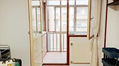 Piso en alquiler en Calle de Fuertes Acevedo, cerca de Calle del Catedrático Rodrigo Uría, Buenavista-El Cristo (Oviedo) de 900 €<span>/mes</span>