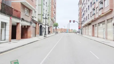 Piso en alquiler en Calle de Fuertes Acevedo, cerca de Calle del Catedrático Rodrigo Uría, Buenavista-El Cristo (Oviedo) de 900 €<span>/mes</span>