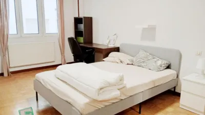 Piso en alquiler en Calle de Fuertes Acevedo, cerca de Calle del Catedrático Rodrigo Uría, Buenavista-El Cristo (Oviedo) de 900 €<span>/mes</span>