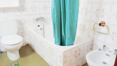 Piso en alquiler en Calle de Fuertes Acevedo, cerca de Calle del Catedrático Rodrigo Uría, Buenavista-El Cristo (Oviedo) de 900 €<span>/mes</span>