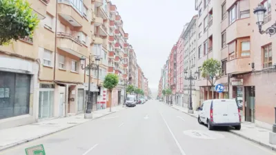 Piso en alquiler en Calle de Fuertes Acevedo, cerca de Calle del Catedrático Rodrigo Uría, Buenavista-El Cristo (Oviedo) de 900 €<span>/mes</span>