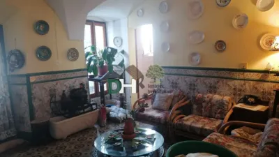 House in Centre photo 15