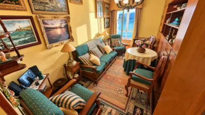 Apartment on Paseo de La Grua photo 2