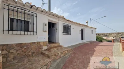 House in the Centre photo 2