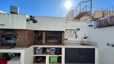 Semi-detached house on Calle Julian Atalaya photo 4