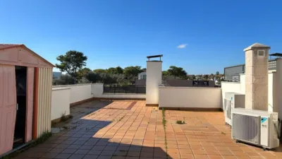 Semi-detached house on Calle Julian Atalaya photo 6