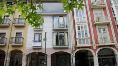 Piso en alquiler en Calle Plaza Mayor, Centro (Torrelavega) de 1.100 €<span>/mes</span>