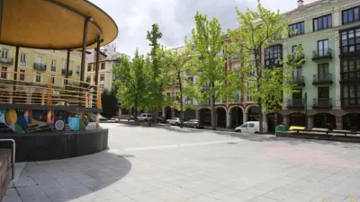 Piso en alquiler en Calle Plaza Mayor, Centro (Torrelavega) de 1.100 €<span>/mes</span>