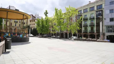 Piso en alquiler en Calle Plaza Mayor, Centro (Torrelavega) de 1.100 €<span>/mes</span>