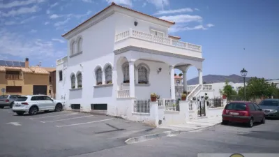 House for sale in Olula del Río. The property features 4 bedrooms, 2 bathrooms, kitchen, living/dining room, garage, patio and a large porch. The house is in good condition. This is a beautiful home and represents a great opportunity to buy a wonderful house in one of the best residential areas of Olula. photo 3