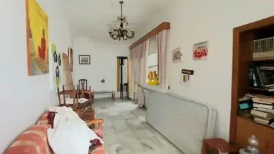 House in Centre photo 22