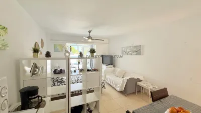 Studio at Avenida Santiago Puig, 1 photo 17