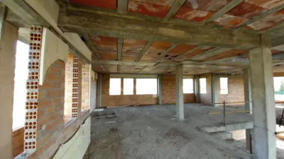 Semi-detached house on Calle Santillan photo 5