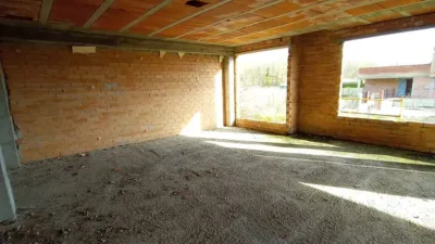 Semi-detached house on Calle Santillan photo 6