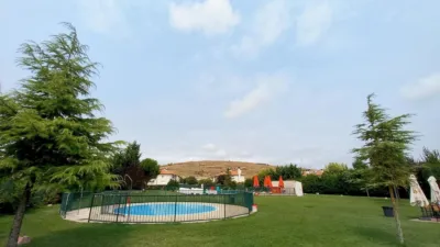Semi-detached house on Calle Santillan photo 9