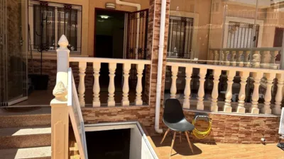 Semi-detached house on Carrer Jalón photo 3