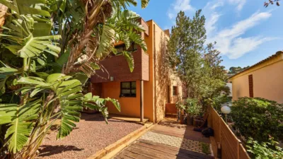 House on Avinguda 323 photo 2