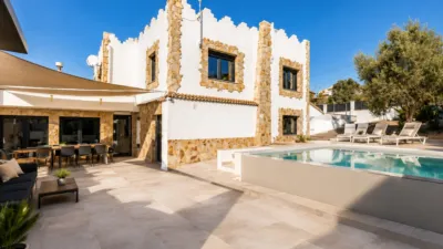 Detached villa on Carrer dels Pins photo 3