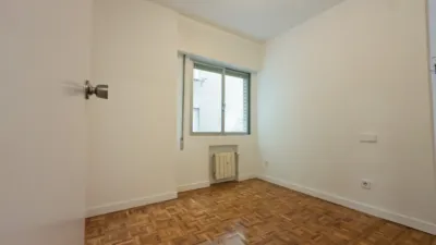 Apartment on Carlos y Guillermo Fernández Shaw Street, 1 photo 9