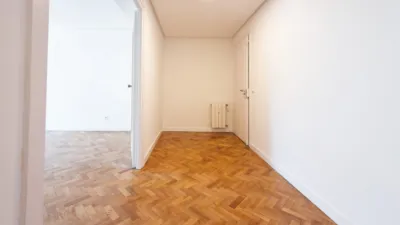 Apartment on Carlos y Guillermo Fernández Shaw Street, 1 photo 32
