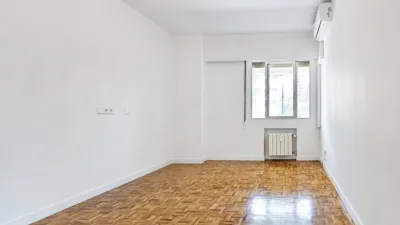 Apartment on Carlos y Guillermo Fernández Shaw Street, 1 photo 17