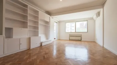 Apartment on Carlos y Guillermo Fernández Shaw Street, 1 photo 14
