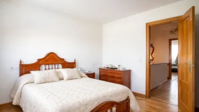 Semi-detached house on Calle de Andelos photo 12