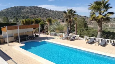 Property in Camarillas photo 2