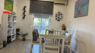 Semi-detached house on Calle Alvarez Quitero photo 9