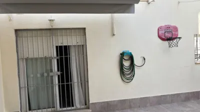 Semi-detached house on Calle Alvarez Quitero photo 2