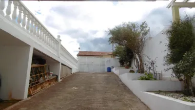 Semi-detached house in Costur photo 24