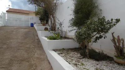 Semi-detached house in Costur photo 25