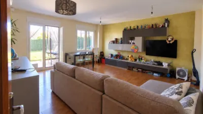 Semi-detached chalet on Calle Reina Juana de Castilla photo 3