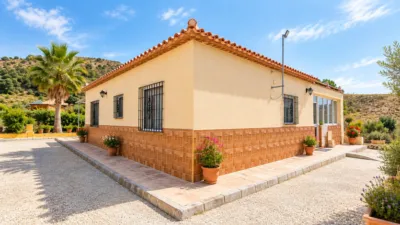 House on Parcela Poligono Street photo 5