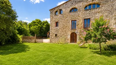 Rustic house on Pla de Tapioles Street photo 4