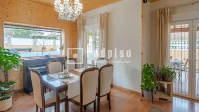 Chalet en venta en Arroyomolinos, Zona de - Casco Antiguo La Dehesa los Monteros, Zona de las Cárcavas-Arroyo del Bosque (Arroyomolinos) de 699.000 €