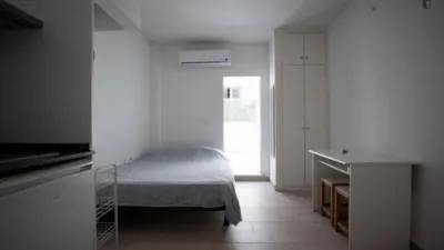 Estudio en alquiler en Zofío - Imagen 2
