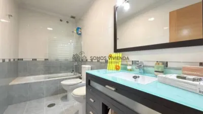 Semi-new detached house in Coles (Capital) photo 17