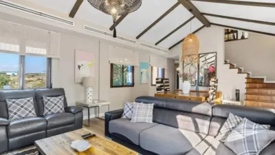 Chalet on Calle Dencarnita Alonso 12, -1 photo 11
