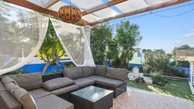 Chalet on Calle Dencarnita Alonso 12, -1 photo 4
