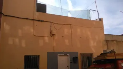 Chalet in Cornellà de Llobregat photo 2