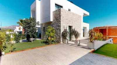 Chalet on Calle Polop, -1 photo 2