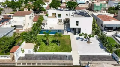 Chalet on Carrer de les Medes photo 3