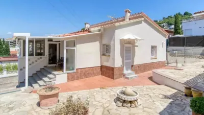 Chalet on Carrer del Riu Besòs photo 2