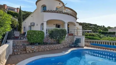 Chalet in Les Torroelles photo 2