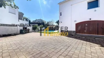 Chalet on Carrer del Montgrí photo 9
