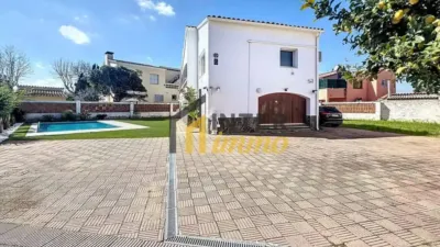Chalet on Carrer del Montgrí photo 8
