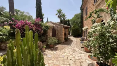 Chalet on Algaida Street - La Unio Street photo 8
