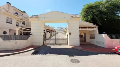 Chalet on Calle de la Zarzuela photo 2